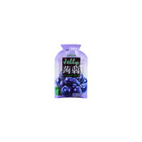 Low sugar candy — Cozzo Jelly blueberry flavour pouch with a light purple top and blueberry cluster on the front, isolated on a transparent background.

حلويات قليلة السكر — كيس جيلي كوزو بنكهة التوت الأزرق بغطاء علوي بنفسجي فاتح، مع صورة عناقيد التوت الأزرق على الواجهة، معزول على خلفية شفافة.